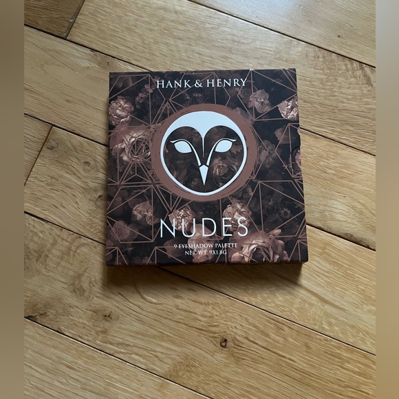 HANK & HENRY | NUDES EYESHADOW PALETTE - Picture 3 of 6